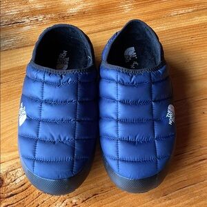 Size 10 The North Face Slippers Men’s